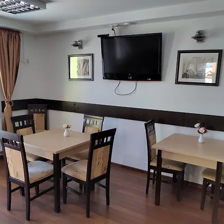 Hotel Latarnik - Doskonała Lokalizacja, Blisko Atrakcji, 20min Do Plaży Łeba