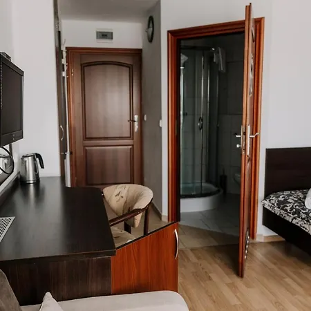 Hotel Latarnik - Doskonala Lokalizacja, Blisko Atrakcji, 20min Do Plazy Łeba