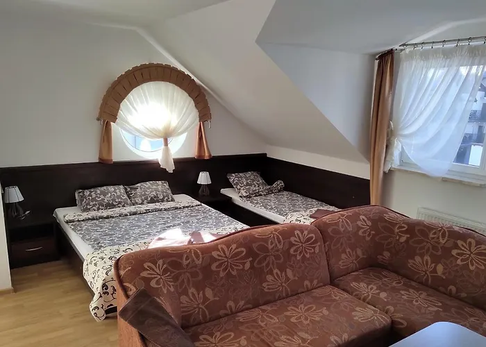 Hotel Latarnik - Doskonała Lokalizacja, Blisko Atrakcji, 20min Do Plaży Łeba