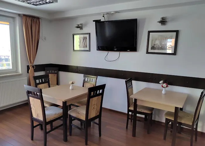 Hotel Latarnik - Doskonała Lokalizacja, Blisko Atrakcji, 20min Do Plaży Łeba