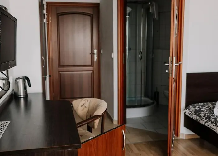 Hotel Latarnik - Doskonała Lokalizacja, Blisko Atrakcji, 20min Do Plaży Łeba